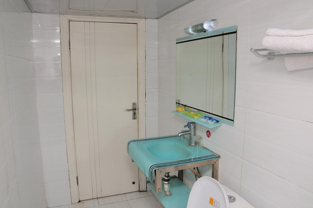 Luojiaodian Hostel Chengdu Bagian luar foto